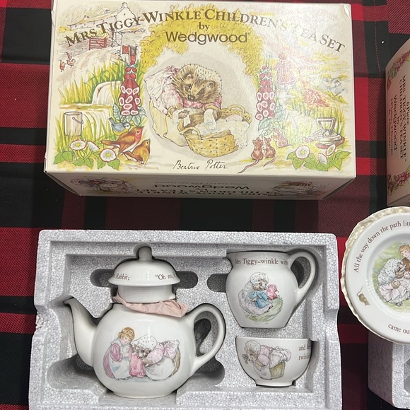 Vintage Wedgwood Mrs. Tiggy Winkle tea set - Picture 3 of 4